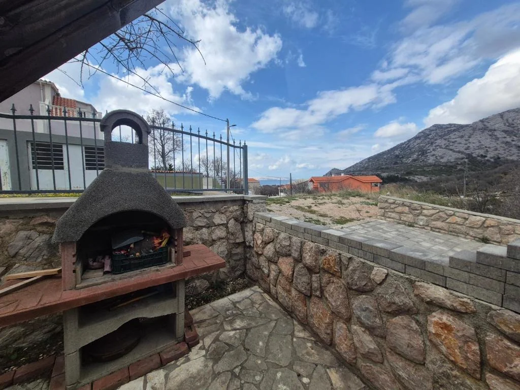 Roštilj u dvorištu